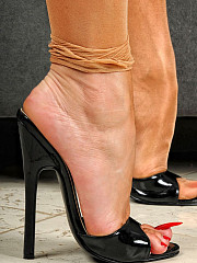 Business lady Amanda ripped her image 11