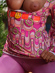 Eve as a sexy hippie lady in pink image 10