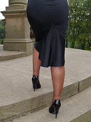 Milf Karen Rposes Outdoors And Shows Her image 5